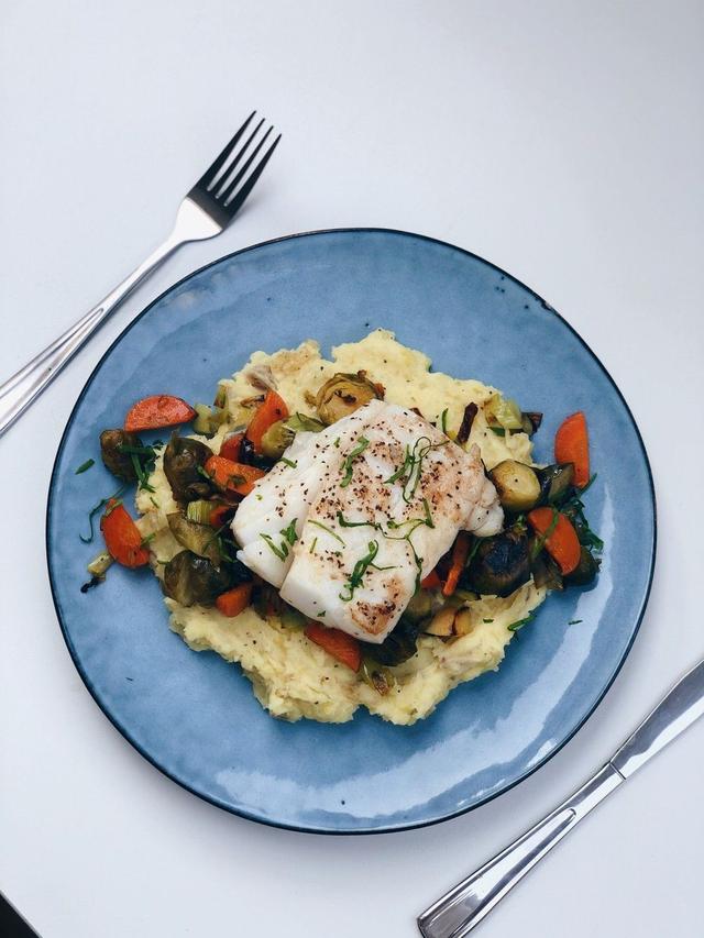 Cod Fillet with Mashed Potatoes and Roast Vegetables