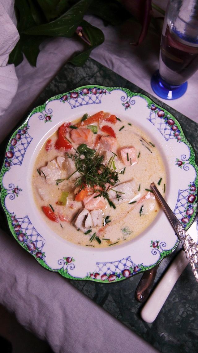 Creamy Fish Soup with Red Pepper