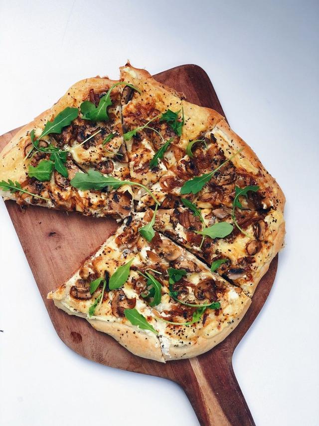 White Pizza with Mushrooms and Caramelised Onion
