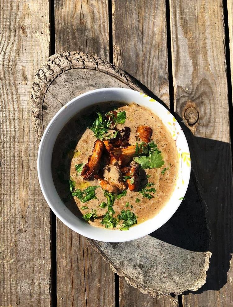 Mushroom soup with Aromatic Mushrooms and Butter-fried Chanterelles