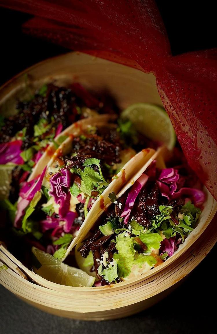 Asiatisk Juletaco med pinnekjøttrester og rødkålslaw