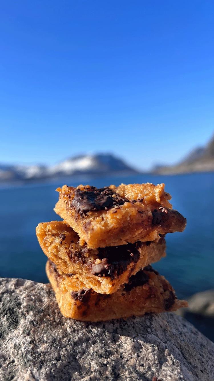 Blondies med kikerter og sjokolade