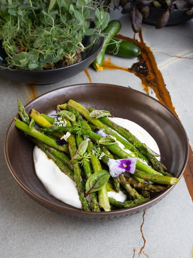 Grillet asparges med tang!