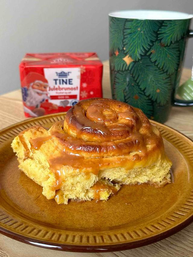 Lussekatter med julebrunost-karamell
