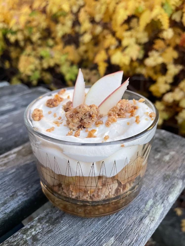 Hvit sjokoladeganache med bakte epler