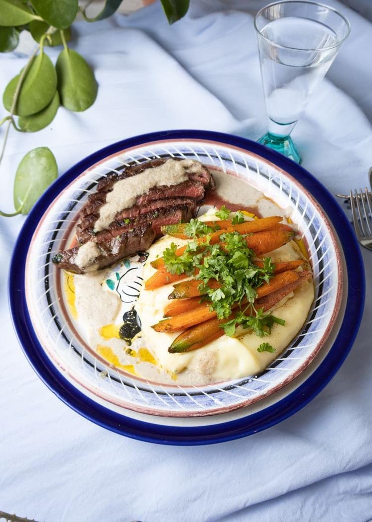 Steak with Mashed Potatoes and Butter-fried Carrots