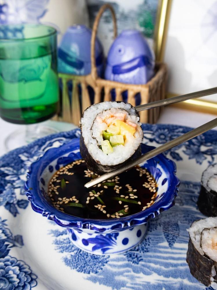 Juicy Salmon Maki with Cucumber, Mango and Chili Majo