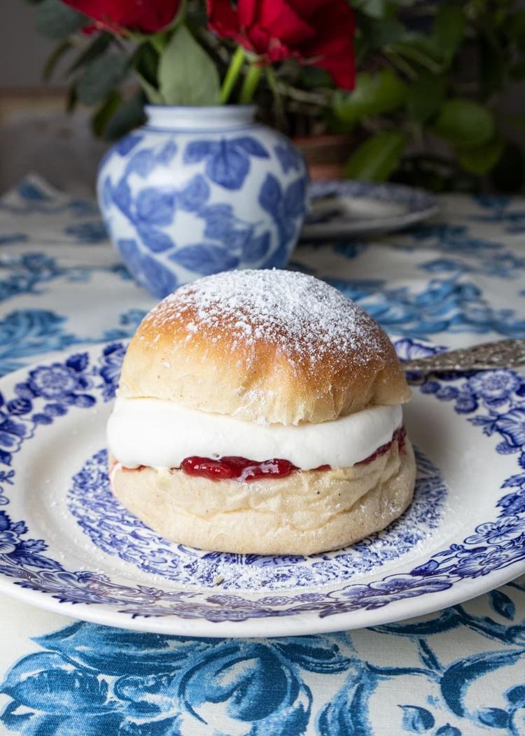 Norwegian Fastelavns Buns