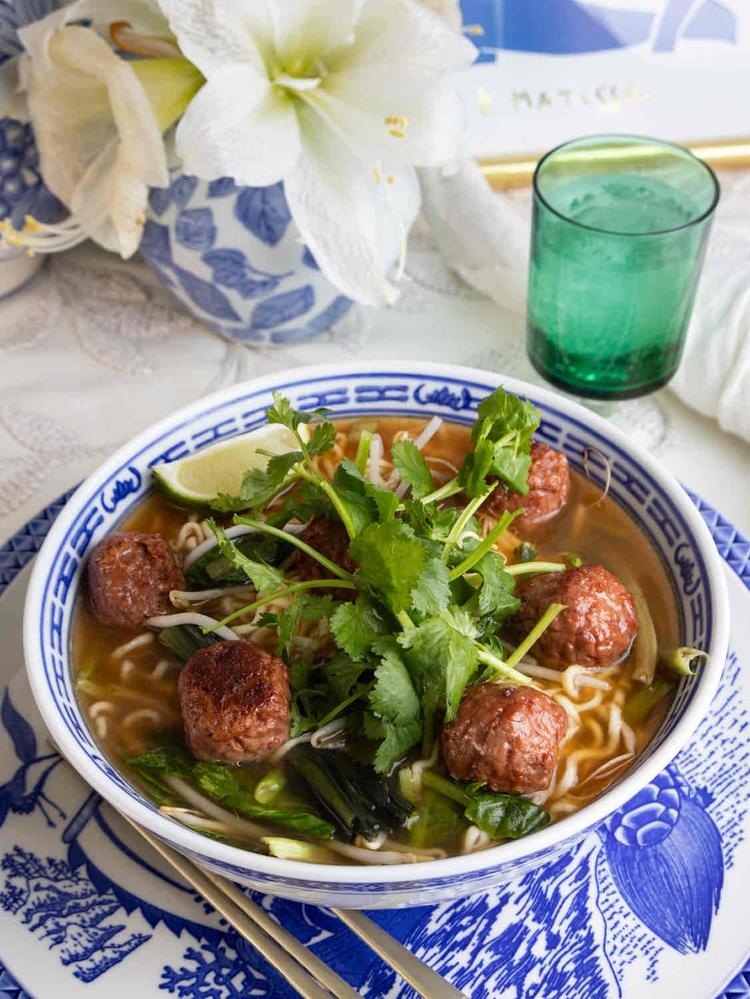 Ramen med grønt og veganske boller