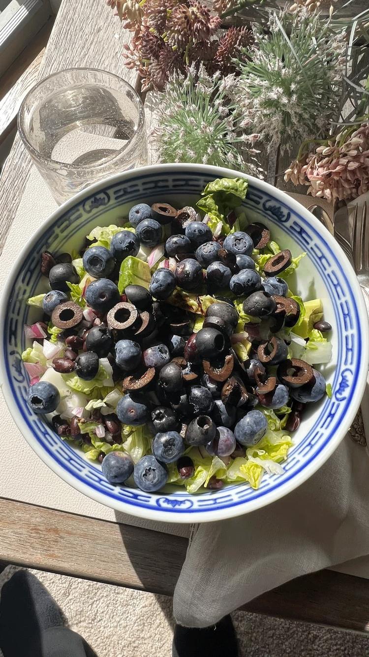 Dark Salad with Kalamata Olives, Blueberries and Black Beans