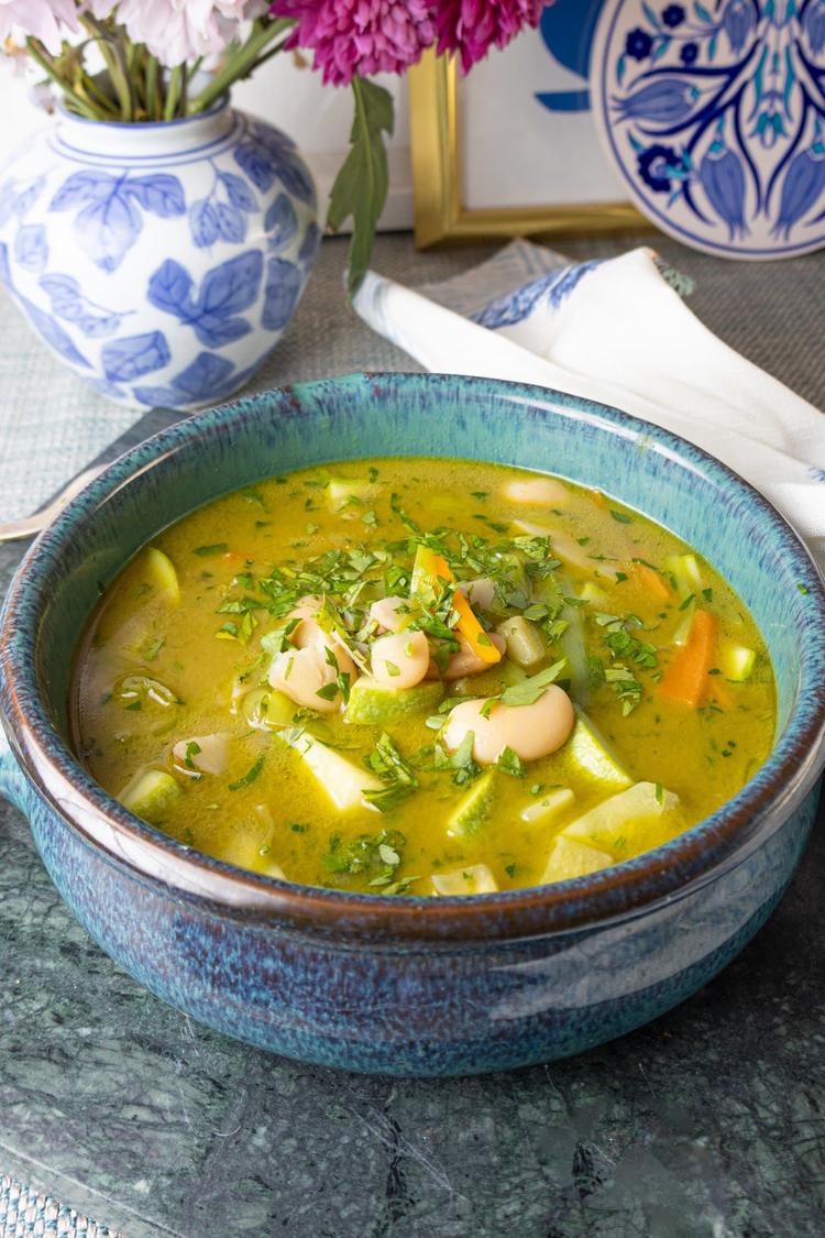 Lynrask grønn curry med norske grønnsaker og hvite bønner