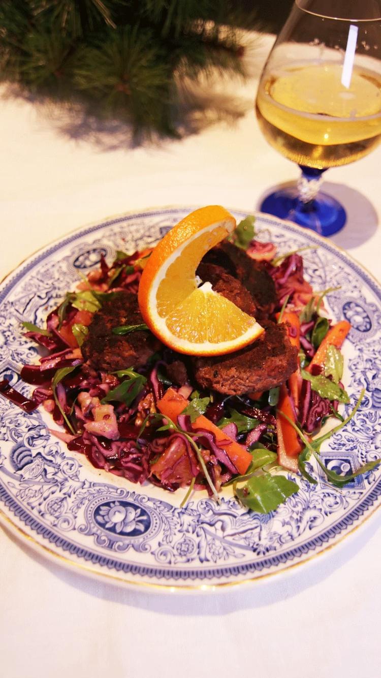 Vegan Minced Cakes with Fresh Salad and Orange Vinaigrette