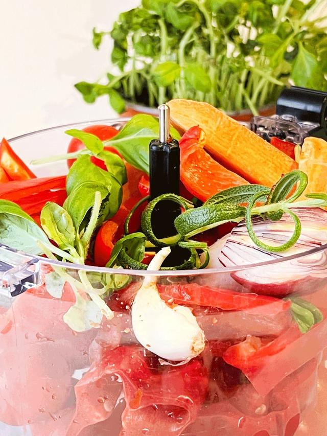 Rød saus av restegrønnsaker