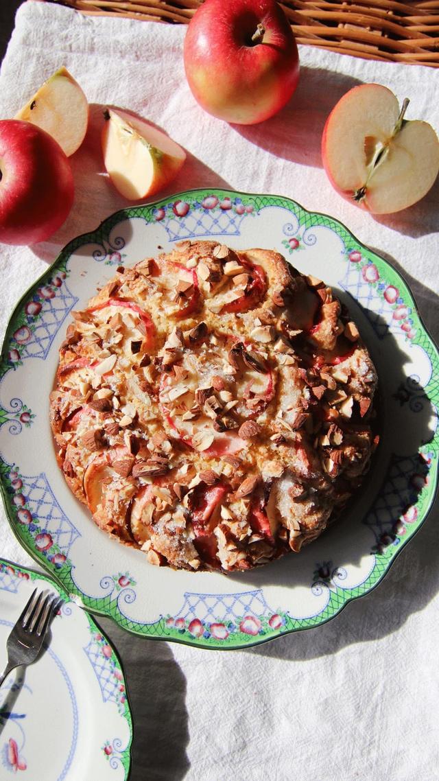 Warm Gluten-free Apple Cake
