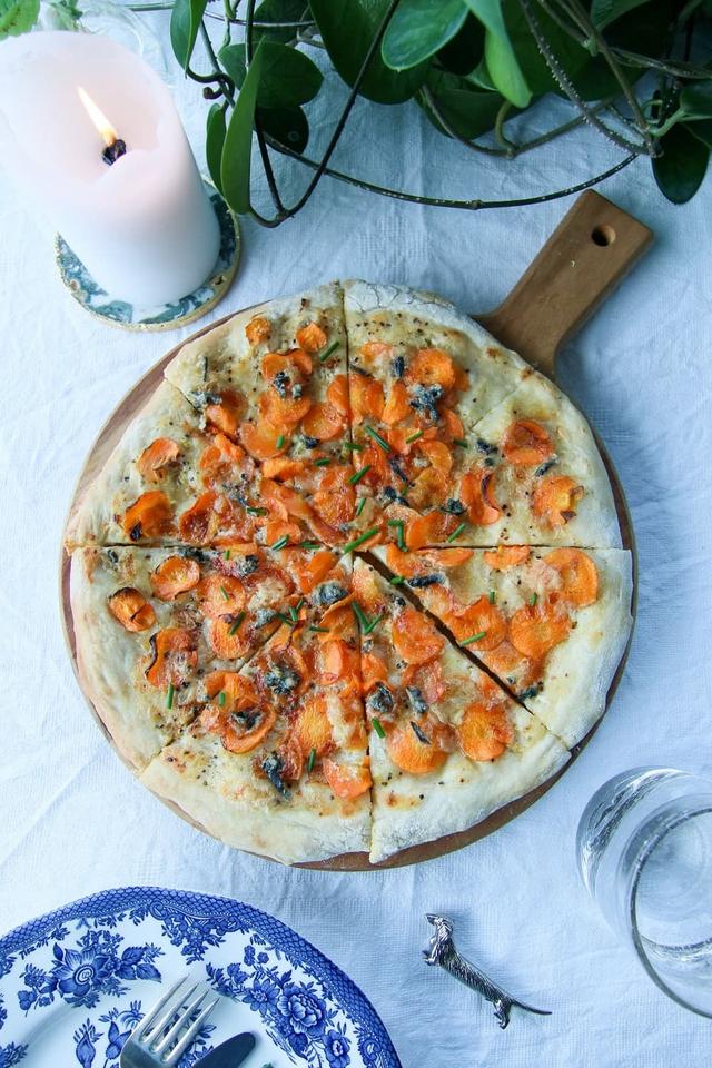 Gulrotpizza med blåskimmelost