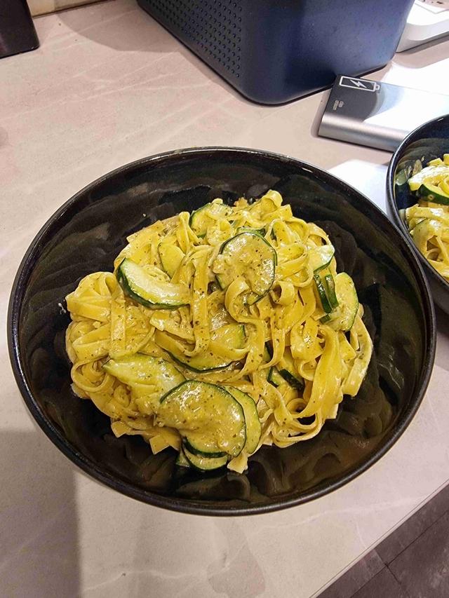 Pasta med pestosaus og valgfri grønnsak