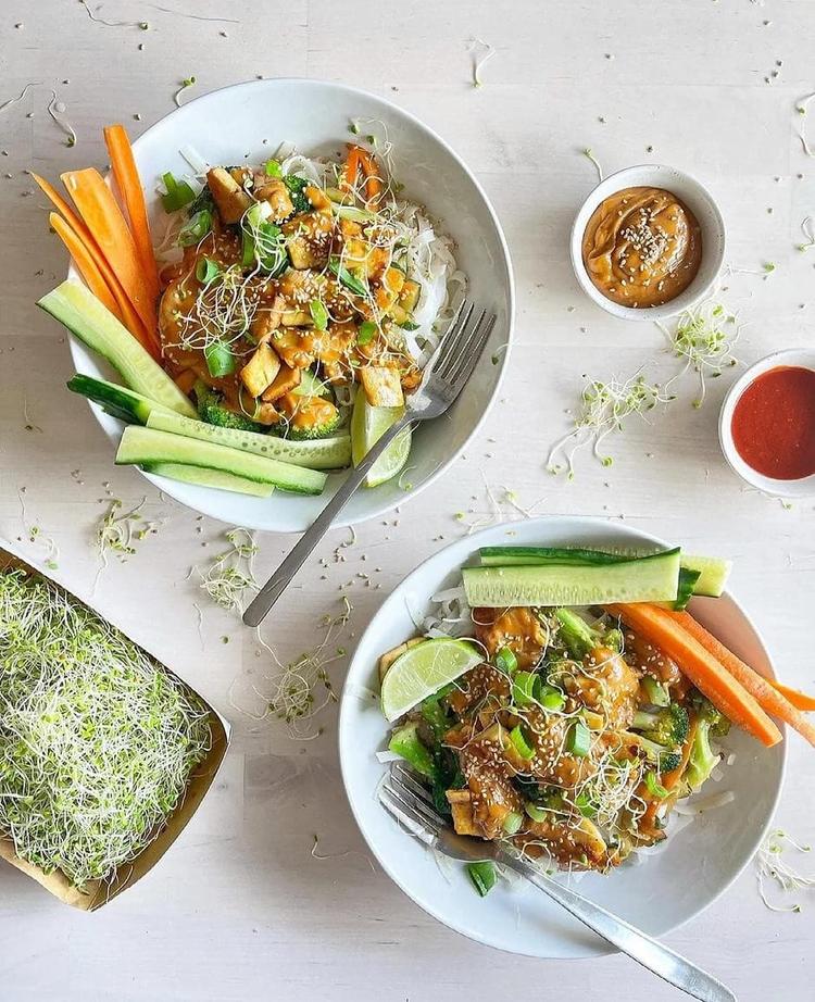 Risnudler med peanøttsaus