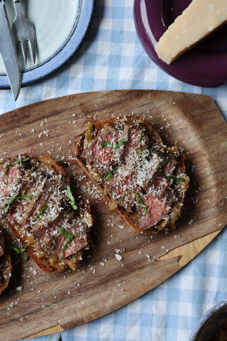 12/01 Biff-sandwich med karamellisert løkdip