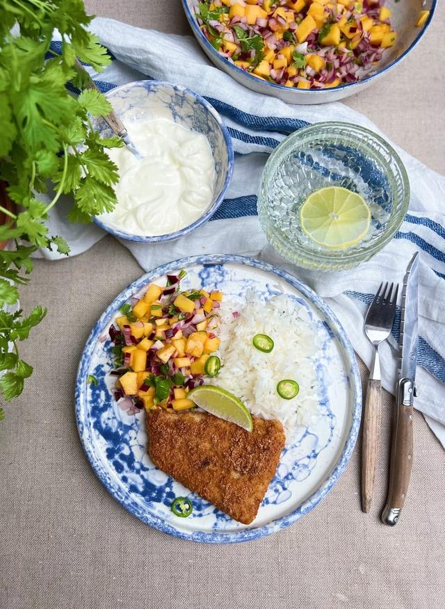 Fried fish with mango salsa and rice
