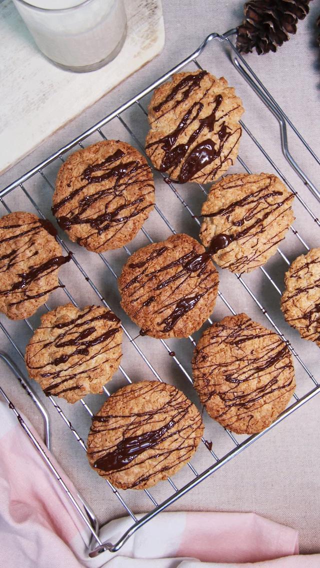 Norwegian ‘Havreflarn’ with Chocolate