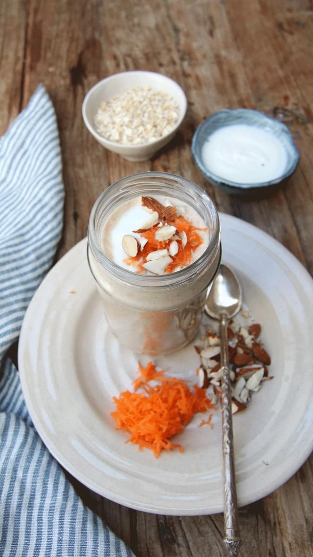 Carrot Cake Overnight Oats!