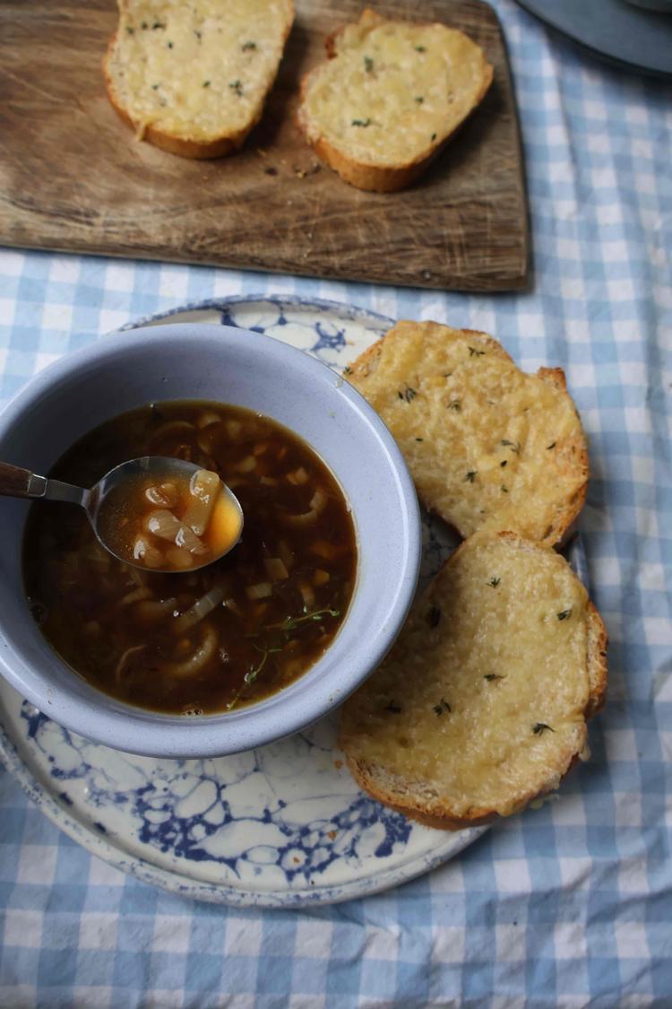12/03 Løksuppe med ostesmørbrød