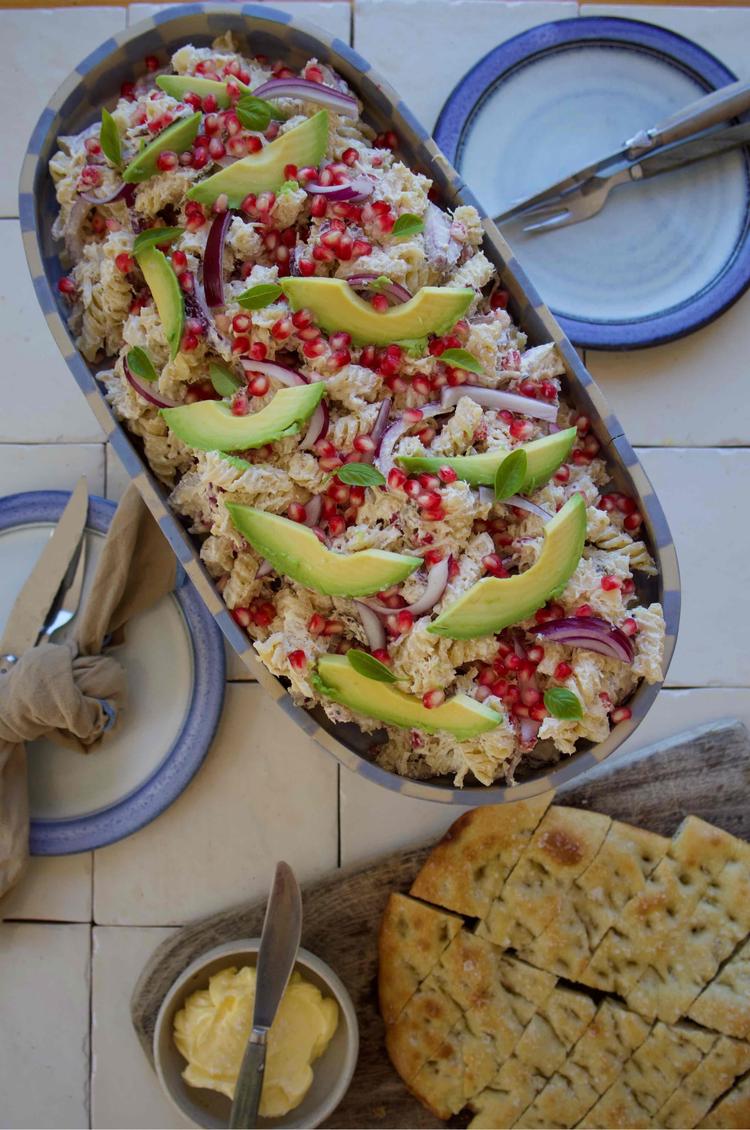 Kremet pastasalat med kylling, bacon og avokado