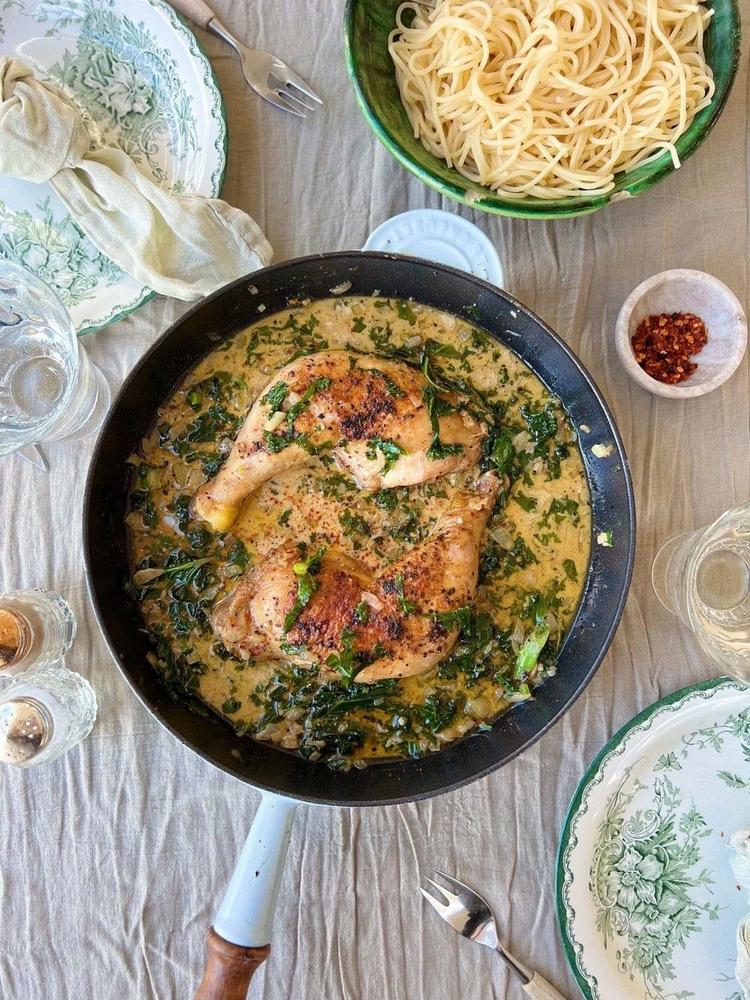 Creamy pan-fried chicken thighs