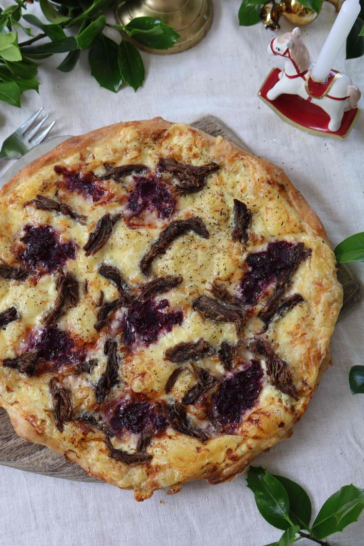 20/03 Hvit pizza med pinnekjøtt og syltet rødkål