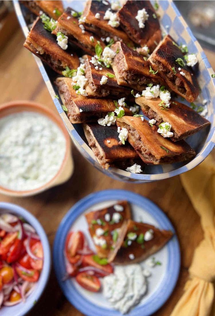 Stuffed pita med tzatziki