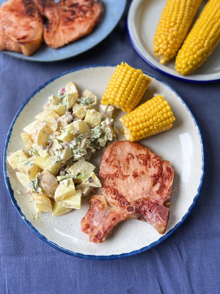 Koteletter med brennesle-potetsalat