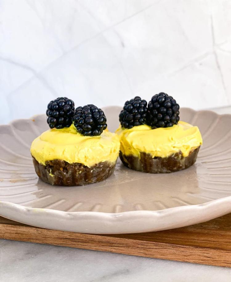 Raw cheesecake bites