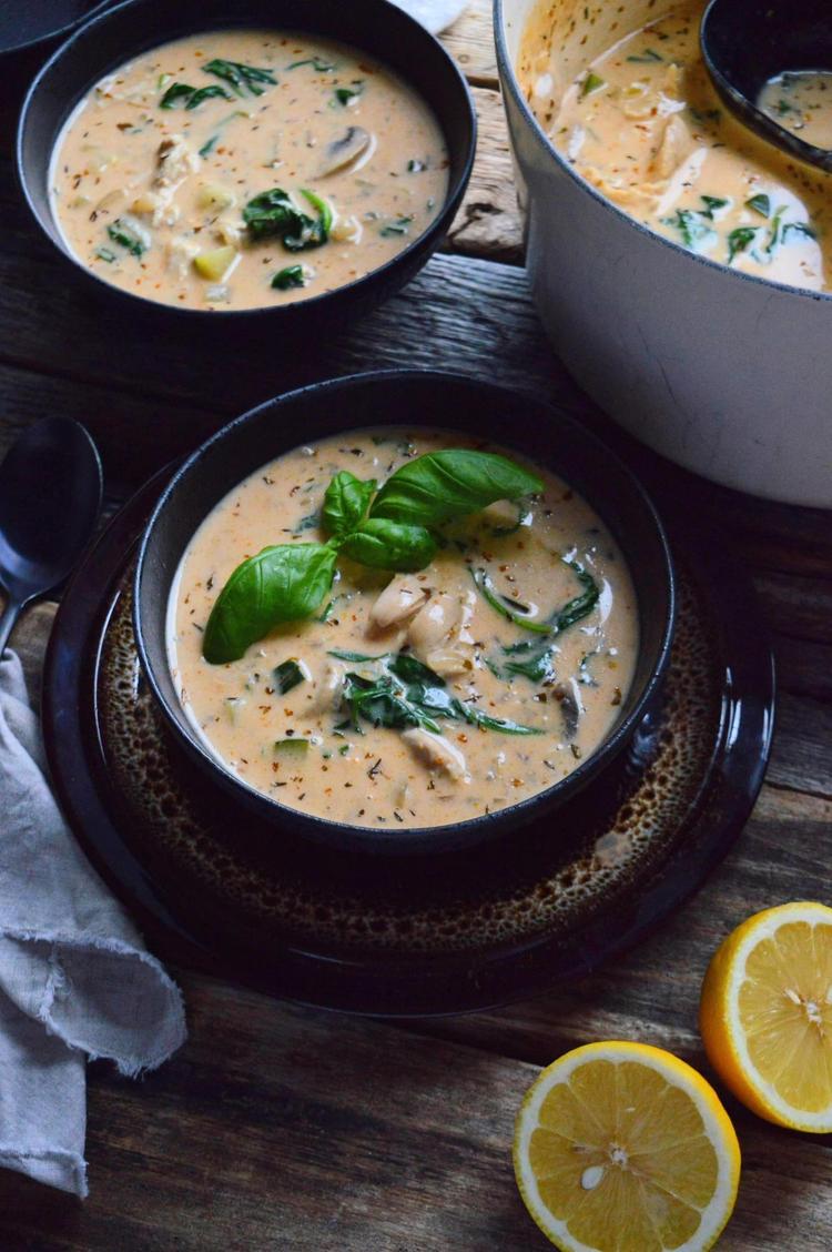 Chickensoup with mushrooms and spinach