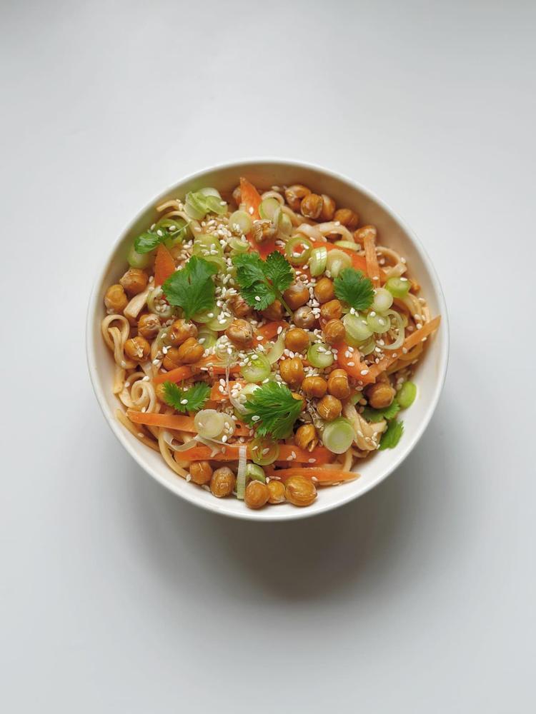 Nudler i peanøttsaus