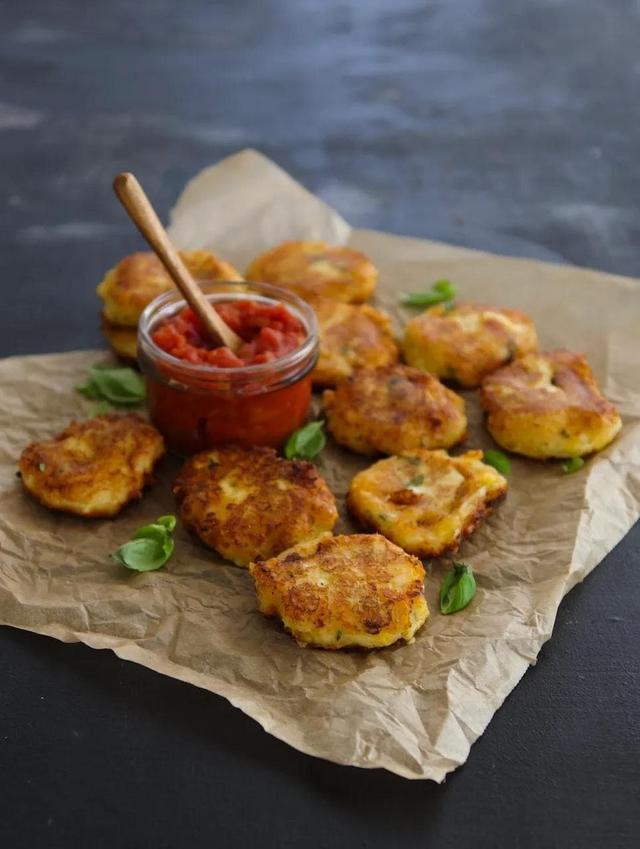 Glutenfrie feta & cheddar fritters