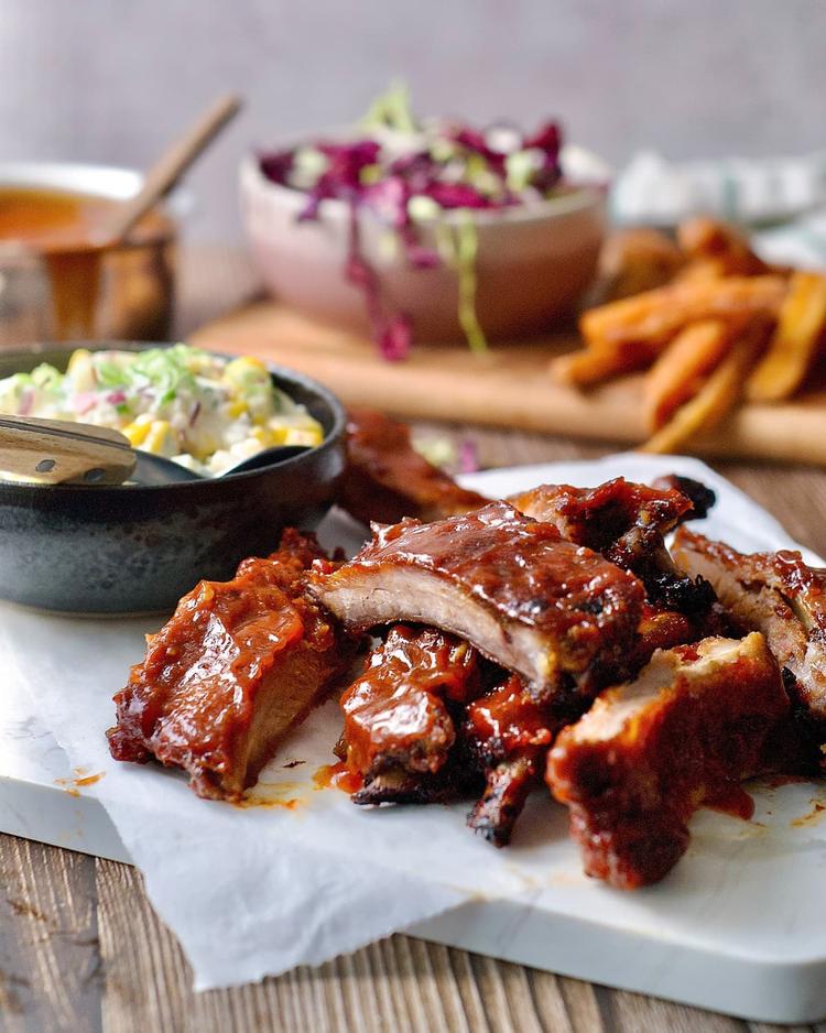 Spareribs med hjemmelaget BBQ saus