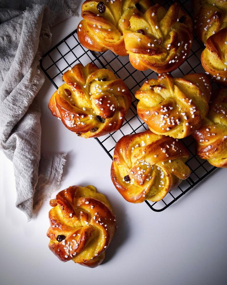 Lusseboller med rom rosinkrem