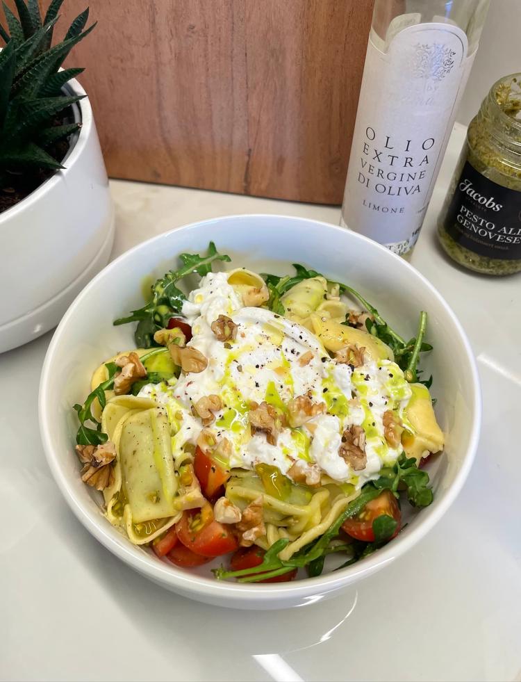 Tortellonisalat med burrata 🥙