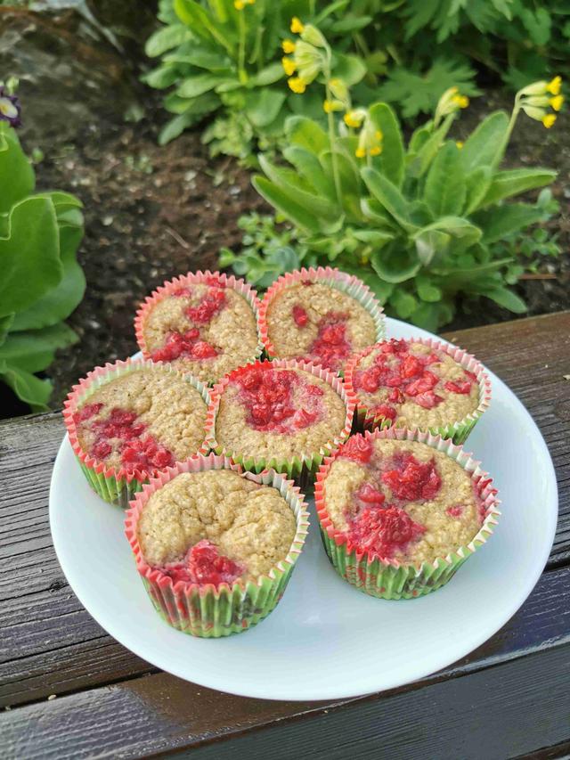 Glutenfri banan og bringebær muffins