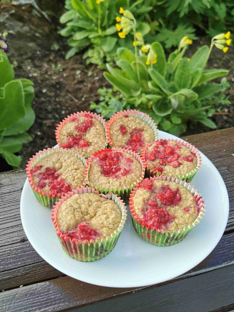 Glutenfri banan og bringebær muffins