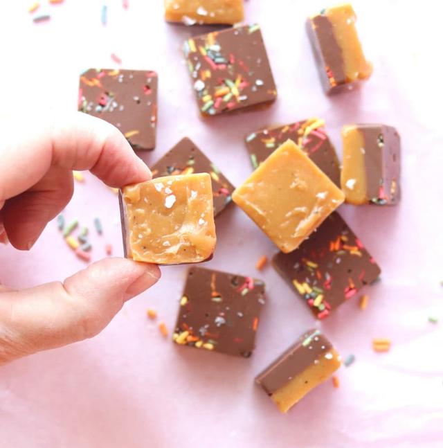Sugar-free vanilla fudge with chocolate
