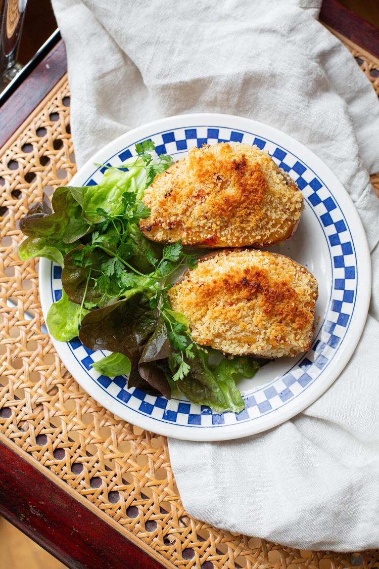 Bakt potet med saltet torsk og syltet paprika