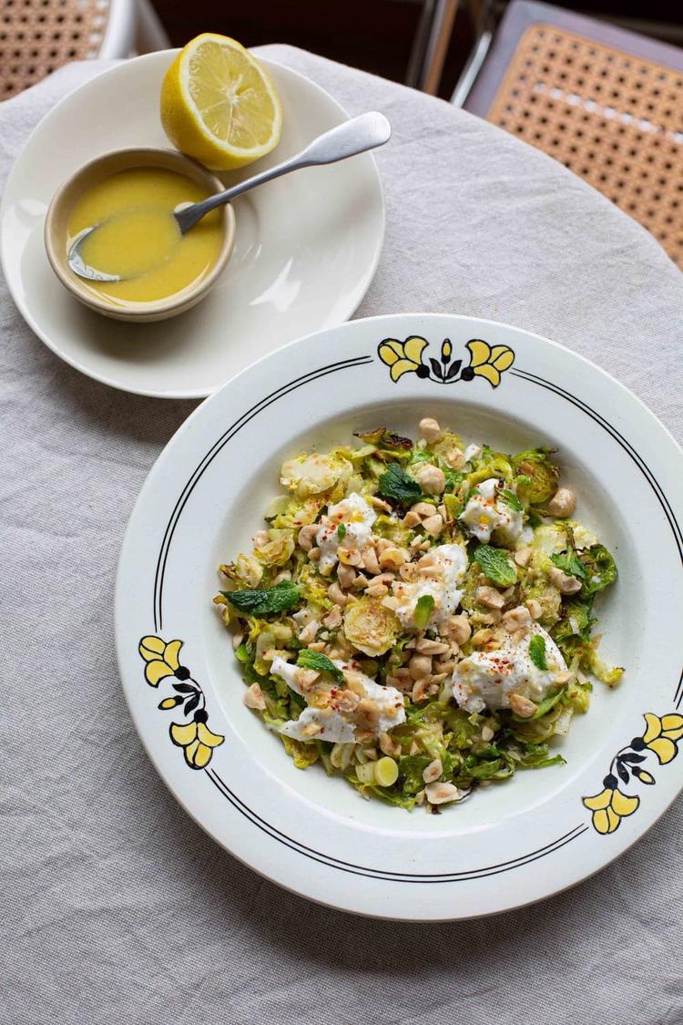 Rosenkålsalat med sitronvinaigrette og mozzarella