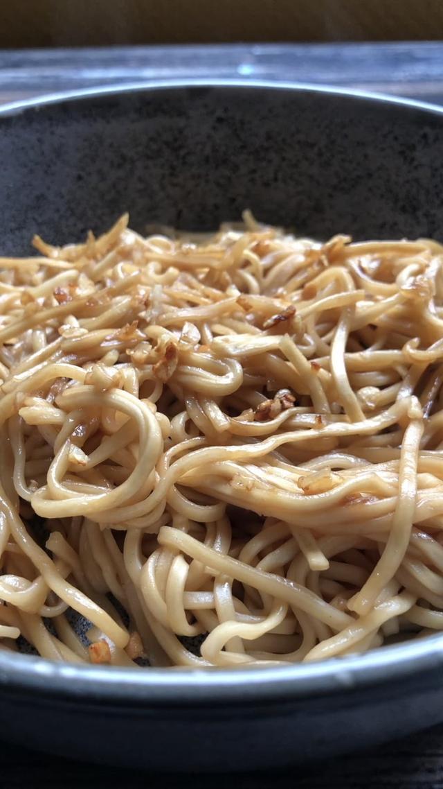 Hvitløksnudler med kun 5 ingredienser